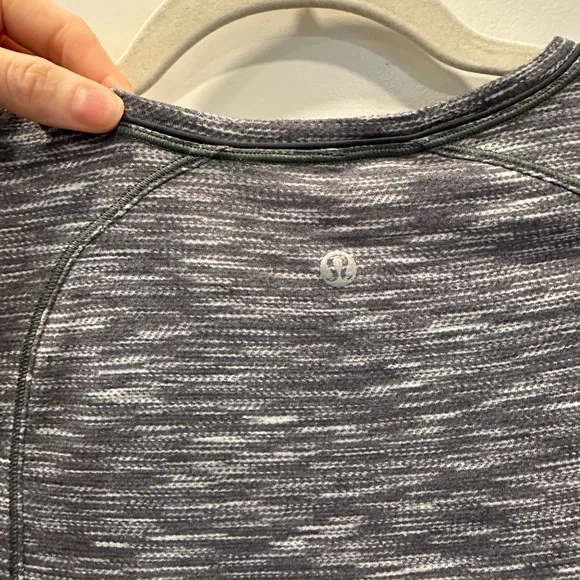 Lululemon 🍋 Grey Cap Sleeve Top - Picture 5 of 5